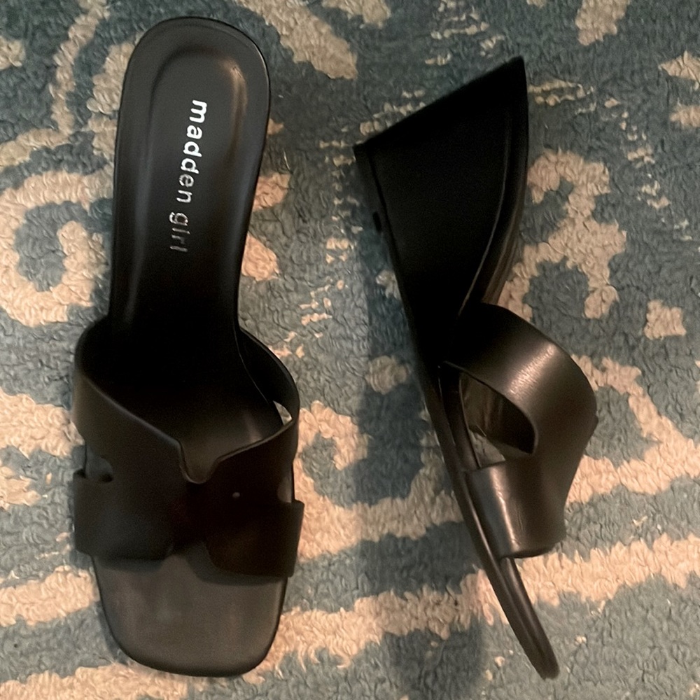 New Madden Girl Black Wedges